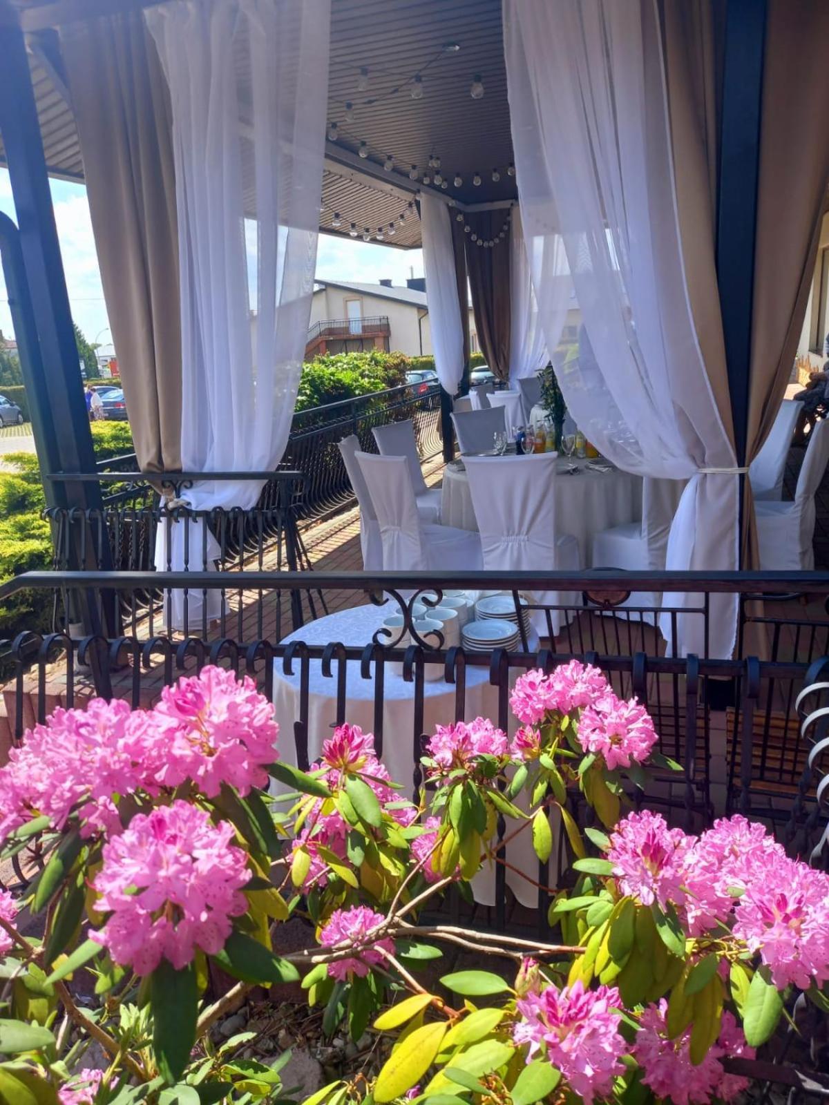 Hotel Magnat Glogow Malopolski ภายนอก รูปภาพ